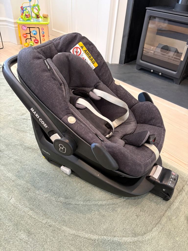 Maxi-Cosi Pebble Plus i-Size Car Seat - Grey