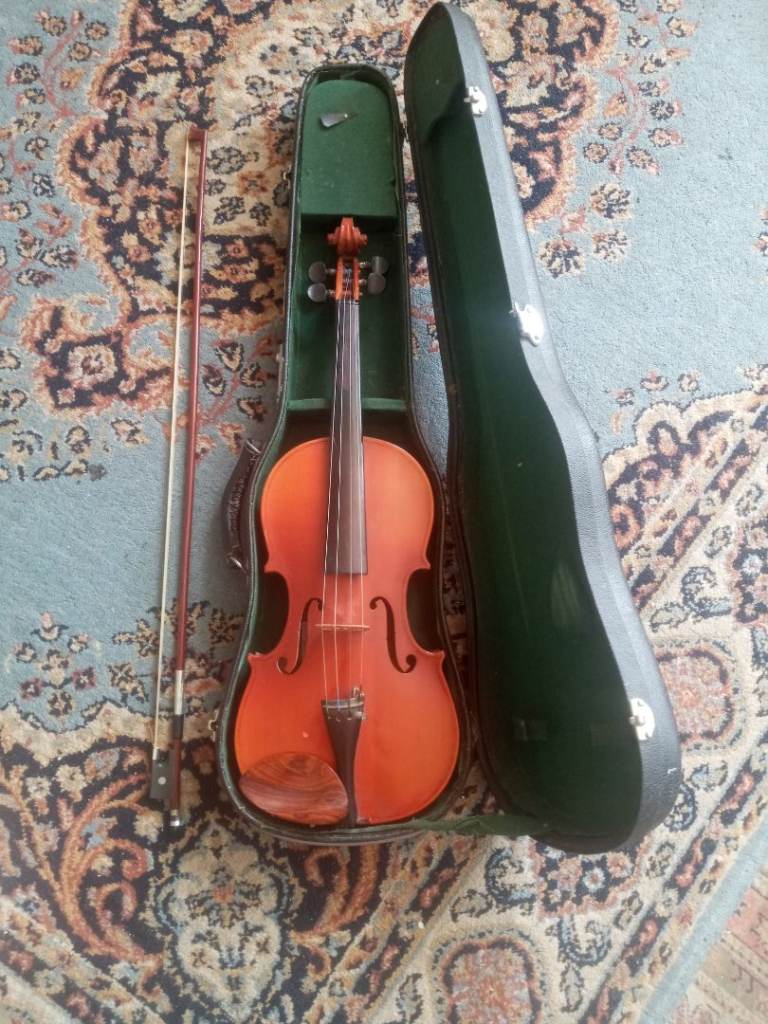 NICE VIOLIN IN CASE 