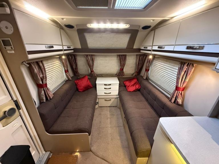 2015 STERLING ECCLES SE SAPPHIRE - 4 BERTH CARAVAN 