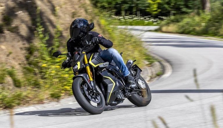 Mondial Piega 125 Yamaha MT 125 Kawasaki  Z 125 Suzuki GSX 125