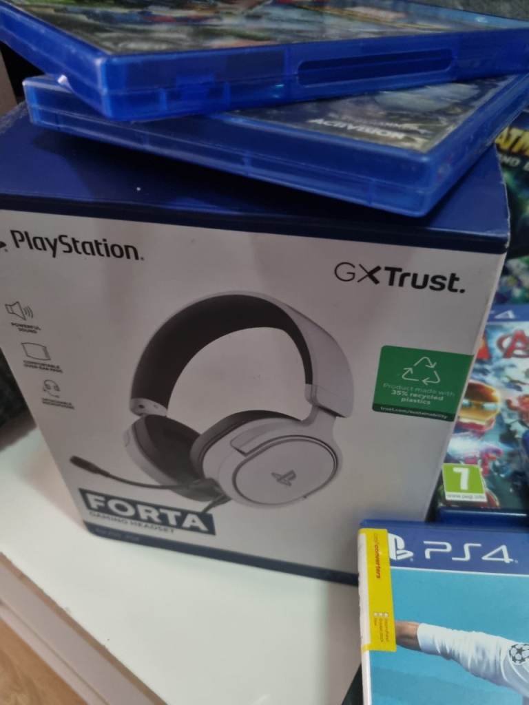 Ps4 console 
