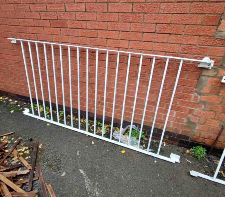 INTERNAL WHITE SECURITY BIG WINDOW WHITE GRILL IN USED CONDITION