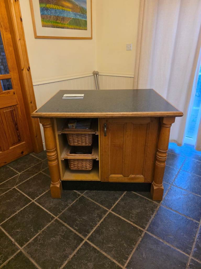 Kitchen island 