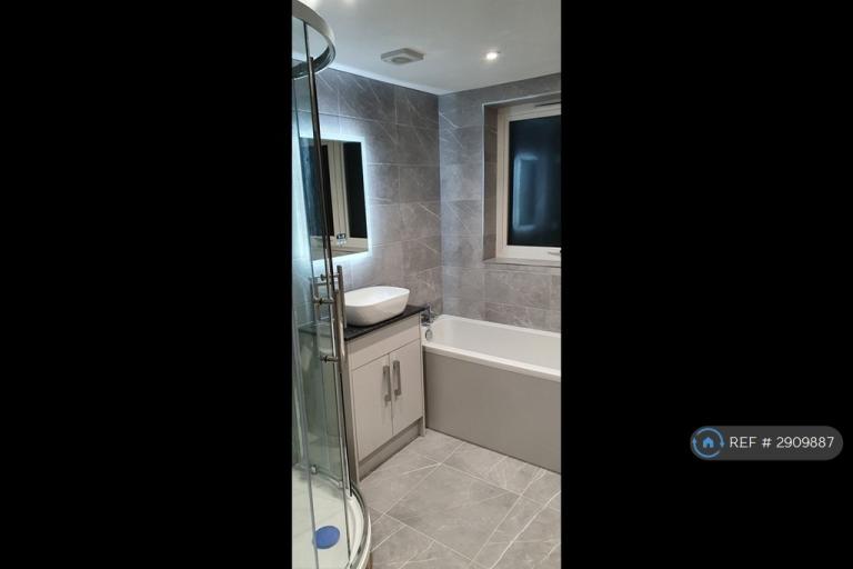 2 bedroom flat in Spital, Wirral, CH63 (2 bed) (#2909887)