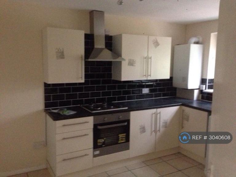 3 bedroom flat in St John's Road, Canning Town London, E16 (3 bed) (#3040608)