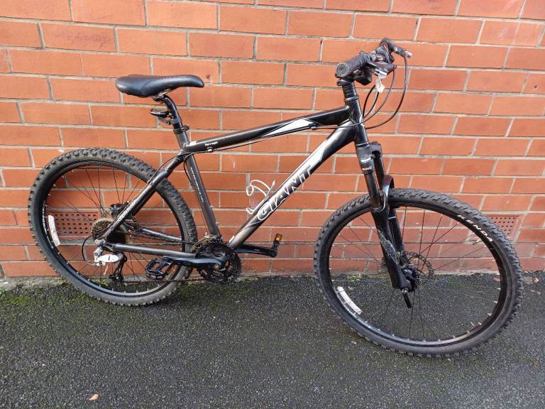 Giant Terrago Mountain City Bike – Lightweight aluminium frame , front suspension .