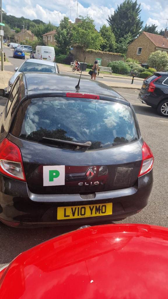 Renault clio 1.6 breaking for spares 