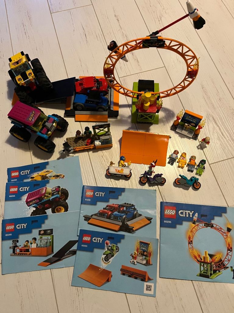 Lego City Stunt Show Arena set 60295
