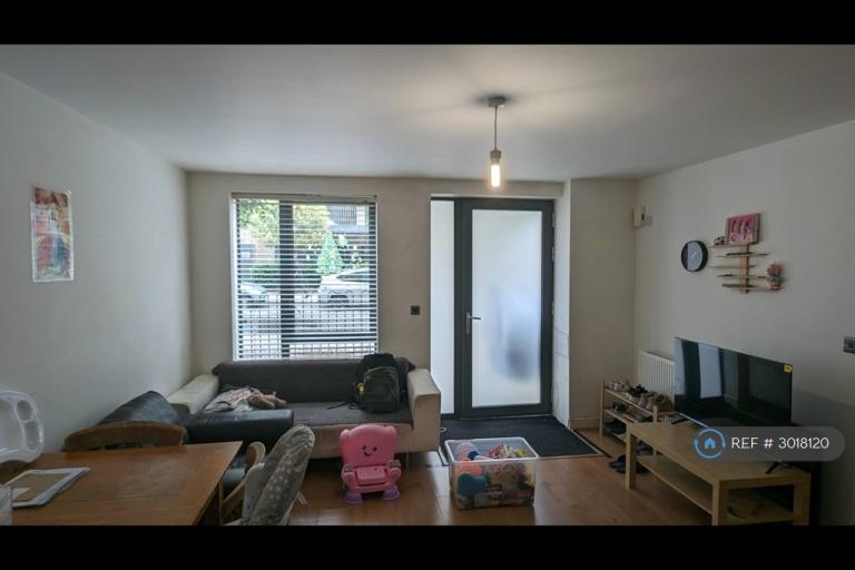 1 bedroom flat in Crawford Court, London, NW9 (1 bed) (#3018120)