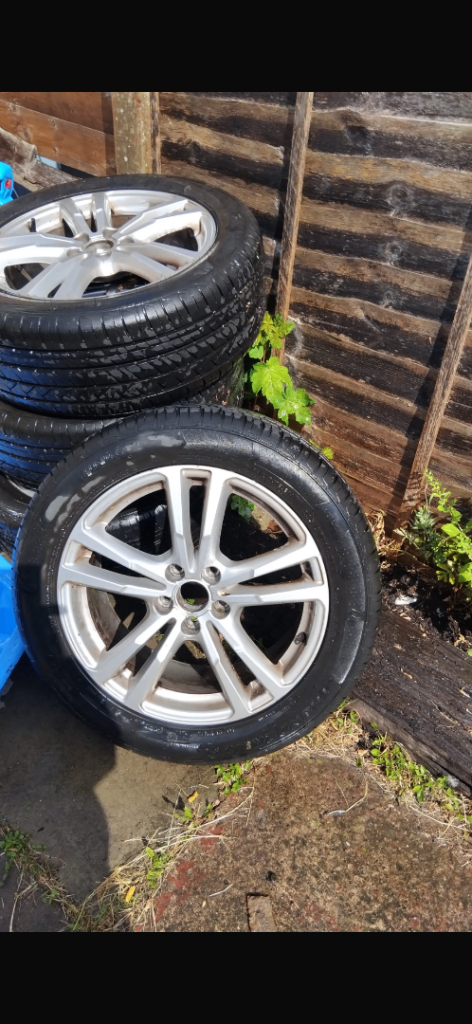 Audi Q3 wheels / tyres 