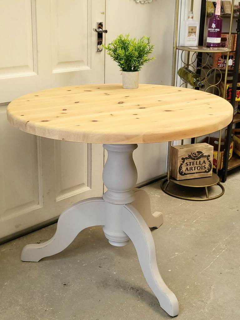 Solid Pine Circular farmhouse table