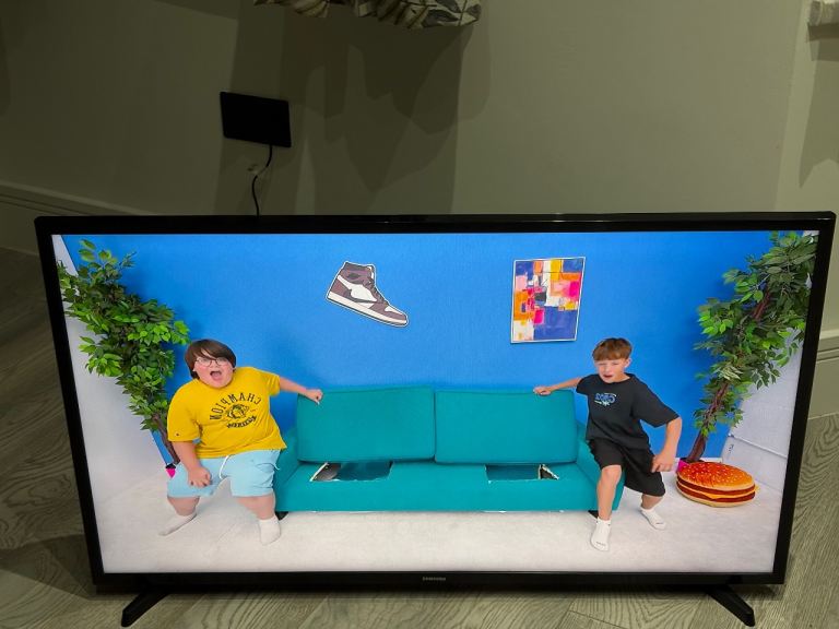 CAND HAND DELIVER,ONLY USED BRIEFLY FOR FEW DAYS,SAMSUNG 40” FULL HD SMART TV, FULL WORKING ORDER