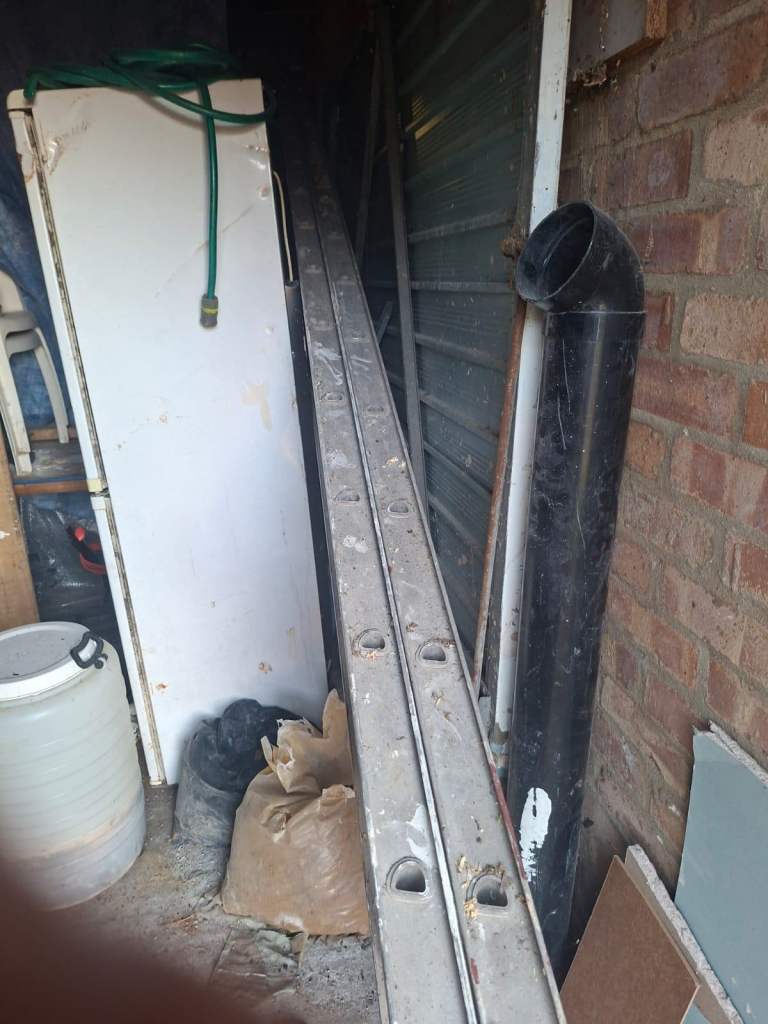On sale till tomorrow night- moving out! Used Aluminium Extension Ladder – Fair Condition