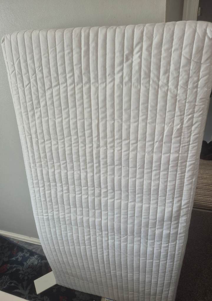 Cot mattress in excellent condition