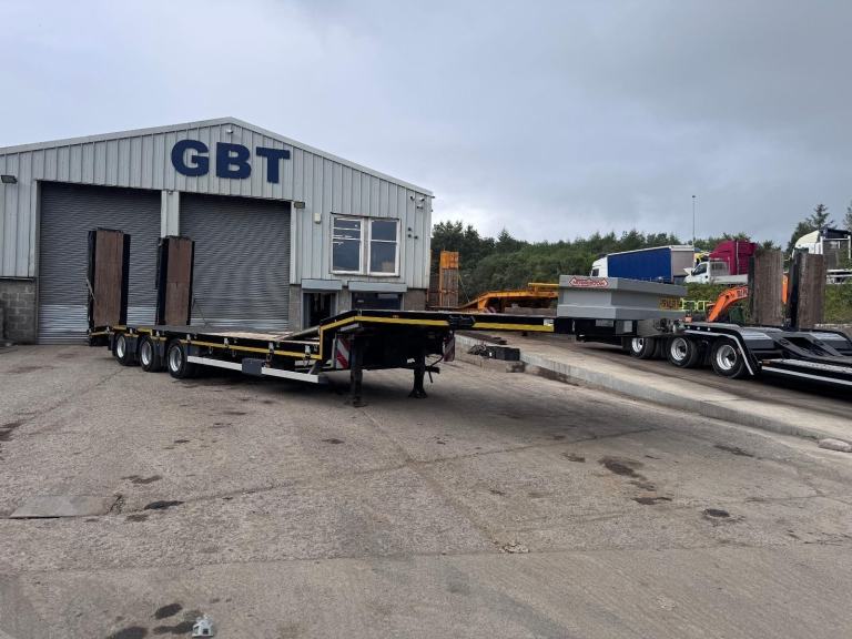 2018 Nooteboom Low loader trailer 