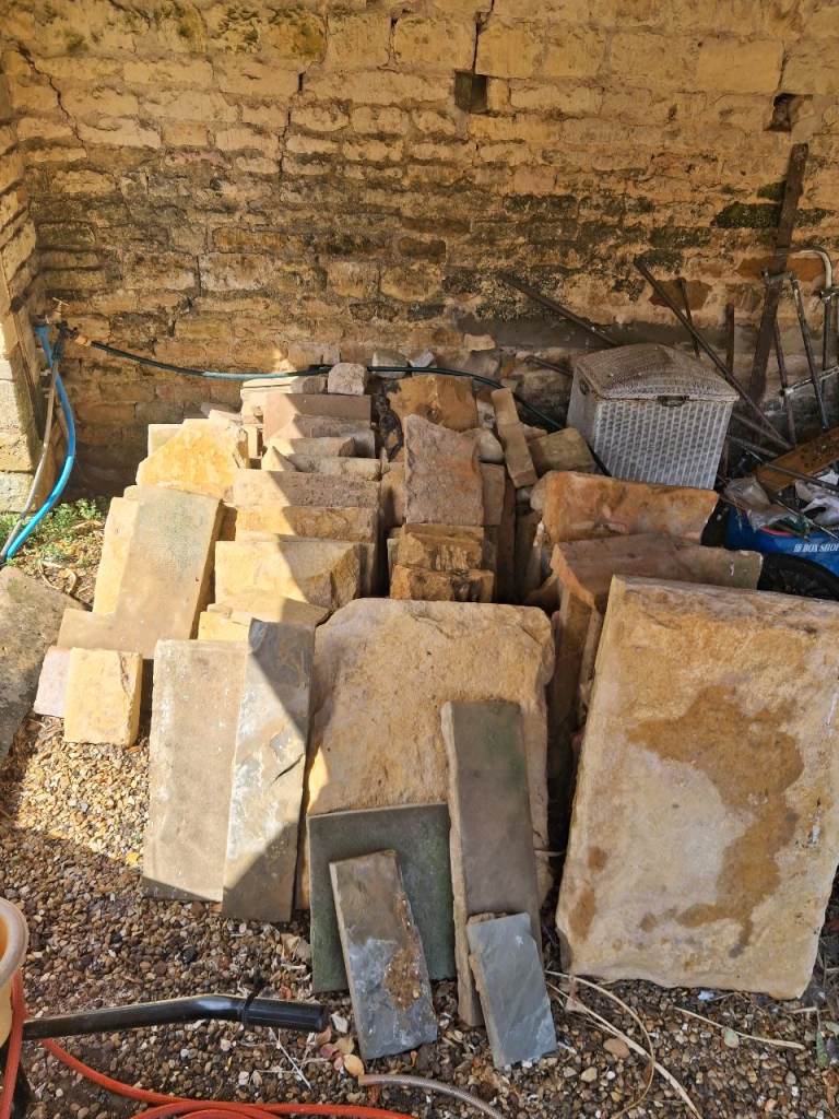 Quantity of stone paving slabs of various sizes and kinds - architectural salvage