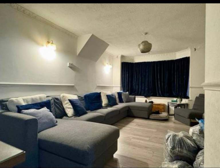 Spacious 3-Bedroom Detached House to Rent — Moor Lane, Harmondsworth, West Drayton (UB7)