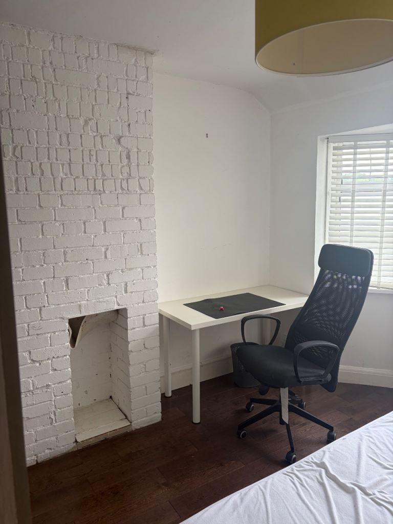 Double room in Perivale 