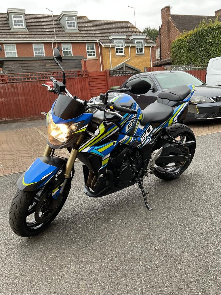 Suzuki GSR 750
