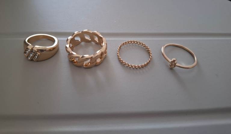 Black Firday sales: 💛 4-Piece Gold Ring Set – Minimal, Modern & Effortlessly Chic