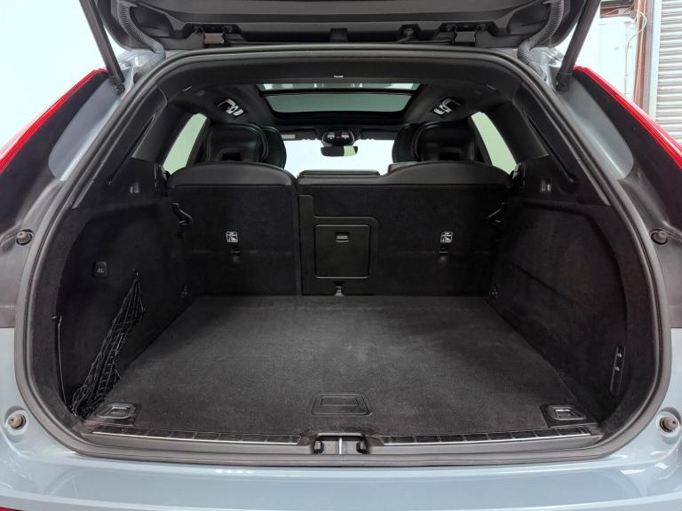 2021 Volvo XC60 R-Design Pro T8 AWD (390 hp) Auto ESTATE Petrol/Electric Hybrid Automatic