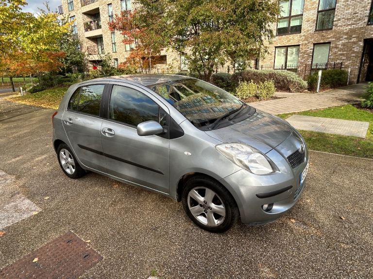 Toyota YARIS 1.3 automatic,low miles 50k,drives superb,excellent condition,service history,2 keys 