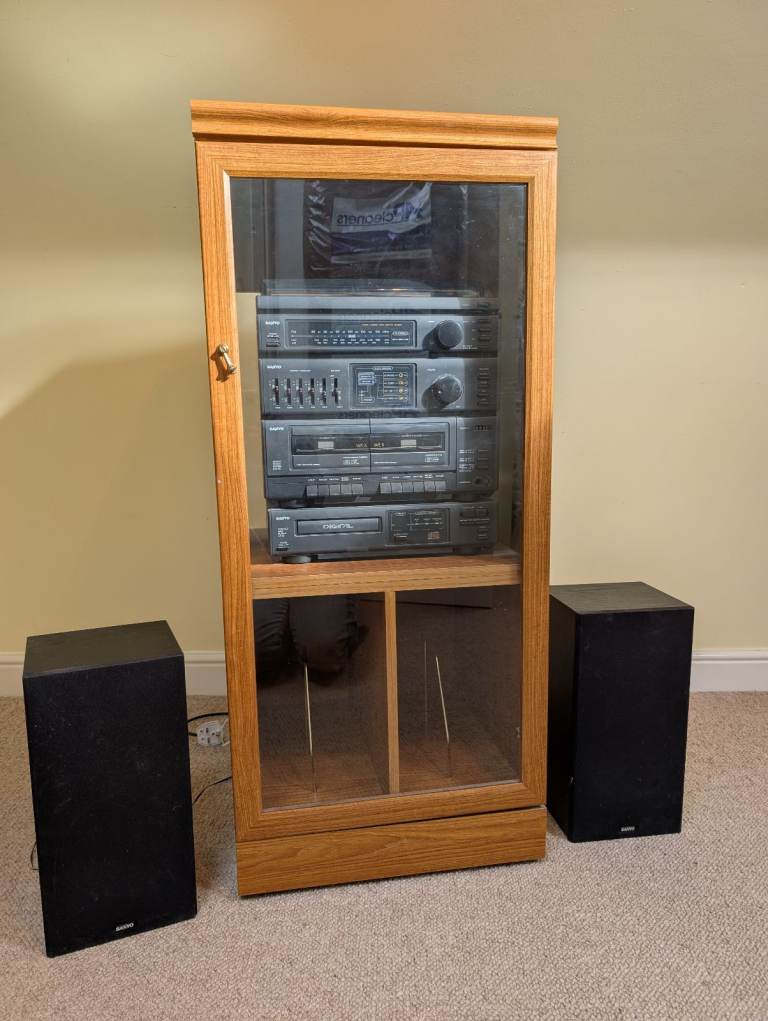 Sanyo Stereo Hi-Fi, Speakers and Cabinet