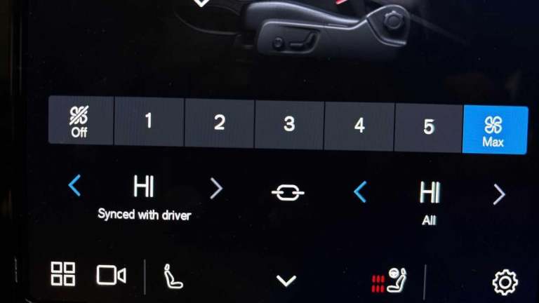 2025 Volvo EC40 Twin Motor 82kWh Plus SUV 5dr Electric Auto AWD (408 ps) ESTATE Electric Automatic