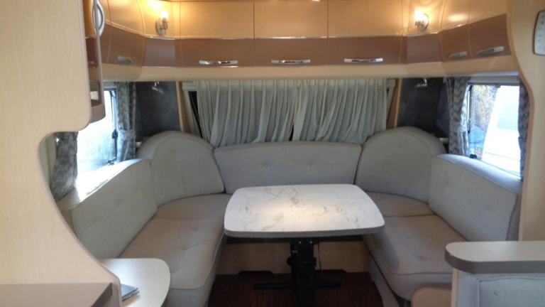 Hobby 645 VIP 5 BERTH,FIXED BED CARAVAN IN CLEAN CONDITION. 2010