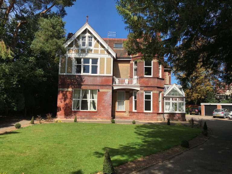 2 BEDROOM CHARACTER FURNISHED GFF TO RENT