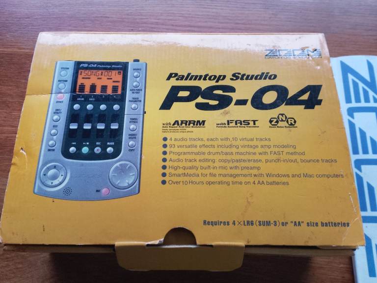 ZOOM Ps-04 palm-top 4-track recording studio