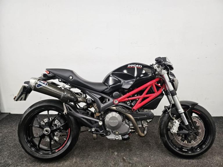 DUCATI MONSTER 796 ** RECENT DESMO - TWIN TERMIGNONI EXHAUSTS - 12 MONTH MOT **