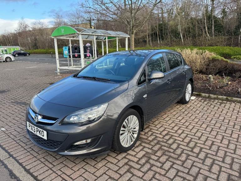 Vauxhall Astra 1.4 Petrol (2013) – 76,000 miles – Full Service History (With Stamps) – 1 Year MOT 