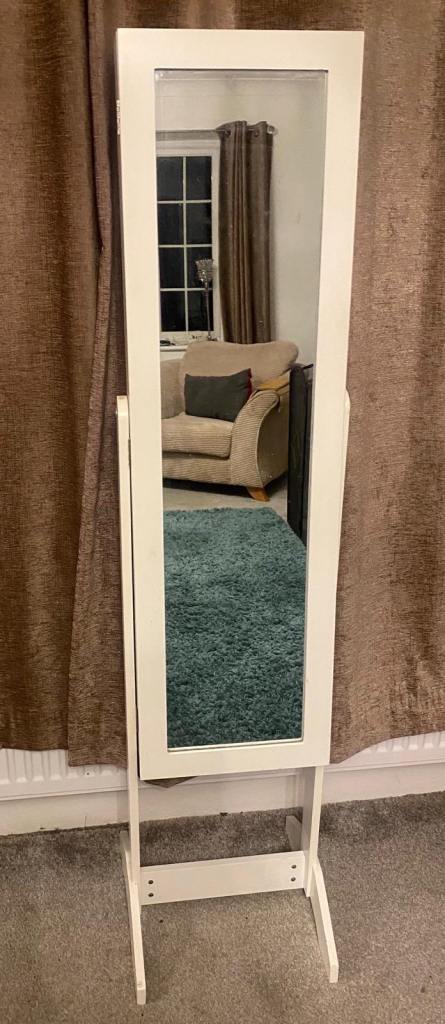 Jewellery mirror cabinet 