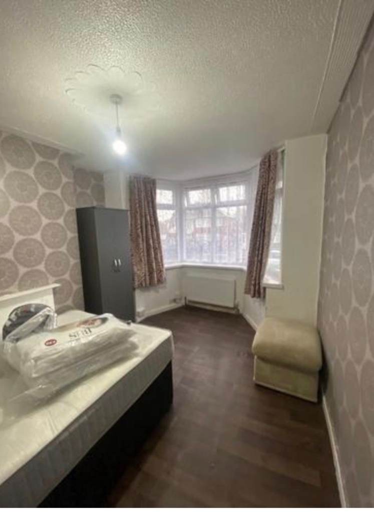 Double Room In Supported Accommodation At B36 8BP