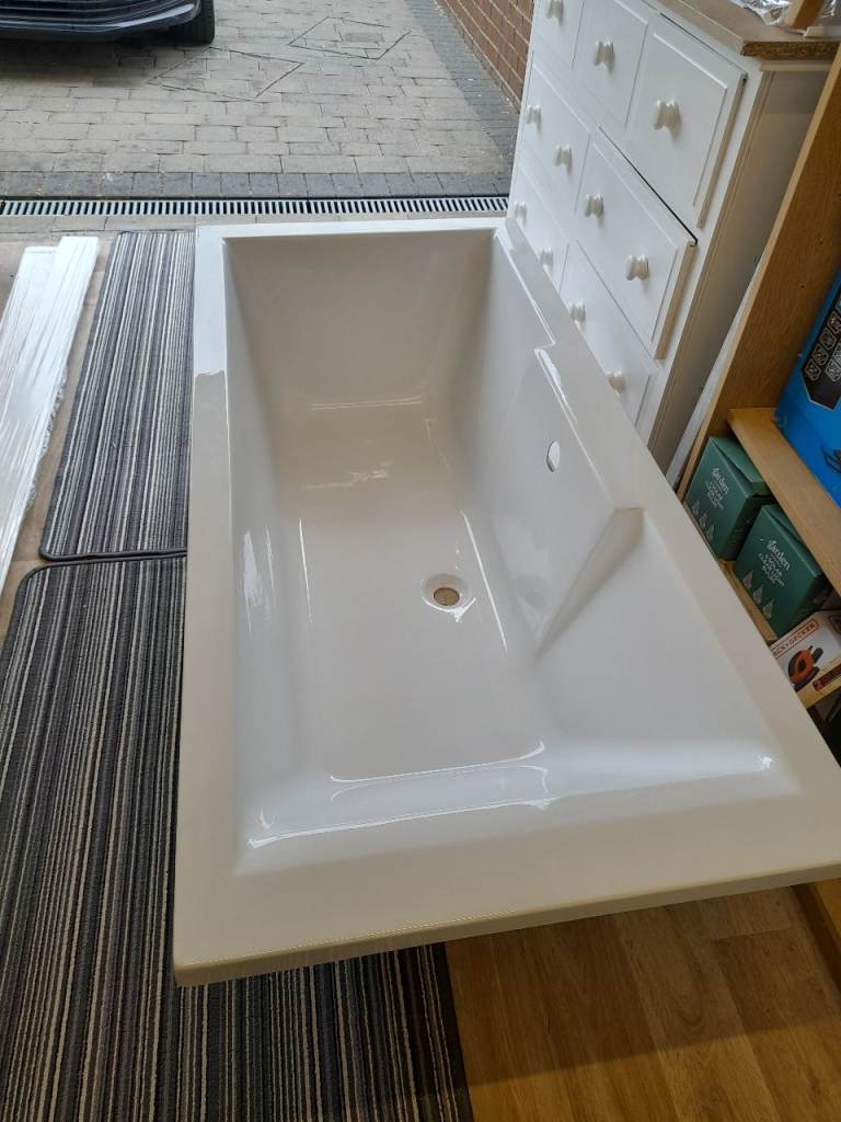 White acrylic 1500 x 700 straight single ended bath