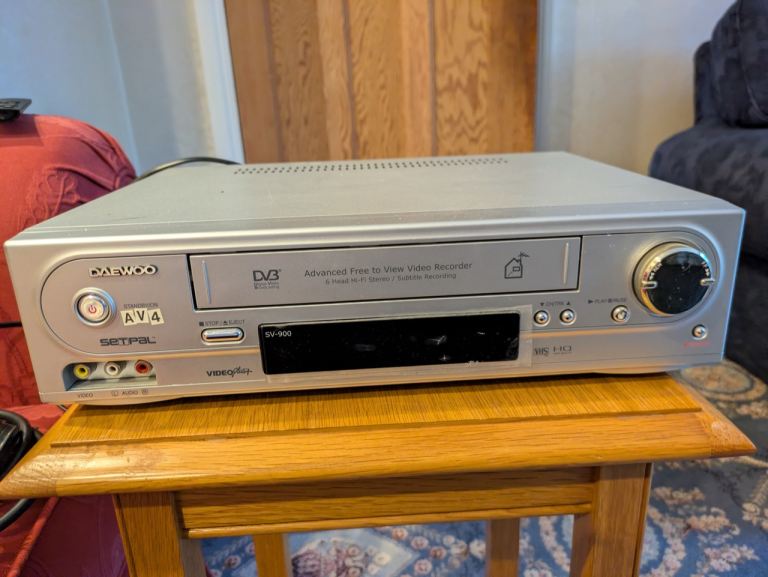 Daewoo SV-900 Video Cassette Recorder VCR