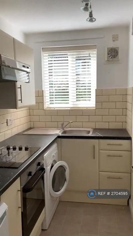 2 bedroom flat in Hayfields, Knutsford, WA16 (2 bed) (#2704595)