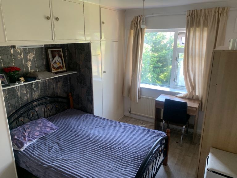 Spacious double room at £650/pcm