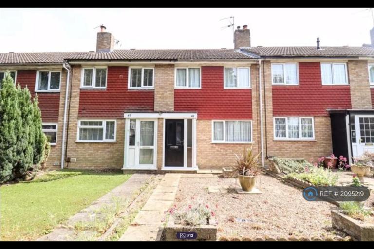 3 bedroom house in Calder Vale, Bletchley, Milton Keynes, MK3 (3 bed) (#2095219)