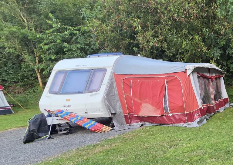 2005 Swift Challenger 530 4-Berth Touring Caravan with Motor Mover & Full Awning