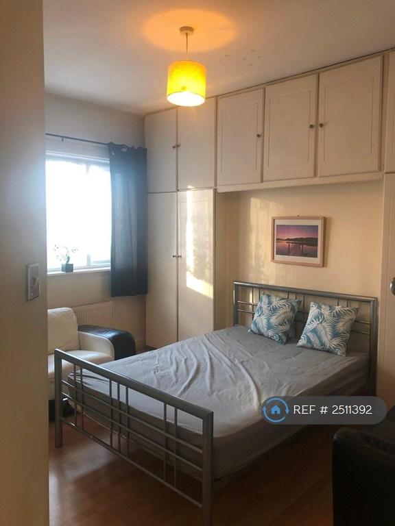 1 bedroom in Old Oak Road, London, W3 (#2511392)