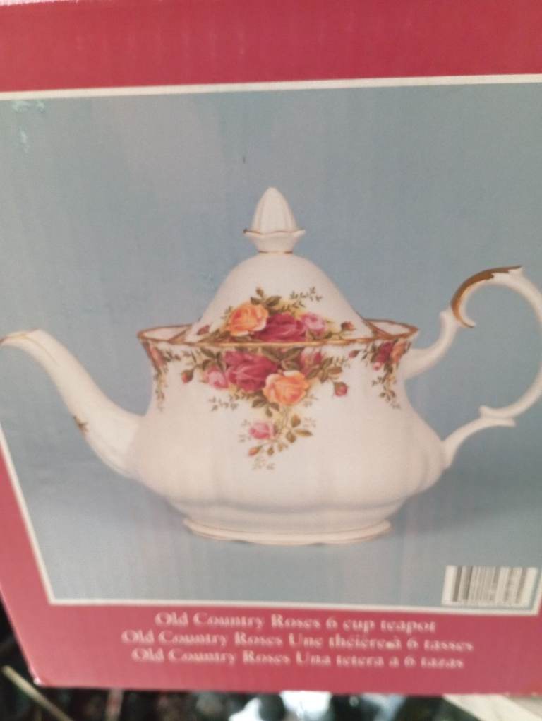 Royal Albert Old Country Roses tea set
