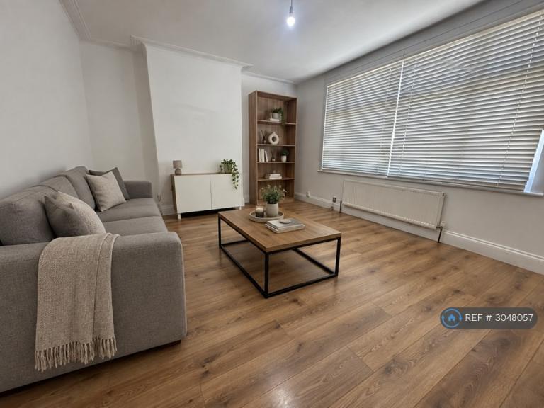 3 bedroom house in Connaught Gardens, London, N13 (3 bed) (#3048057)