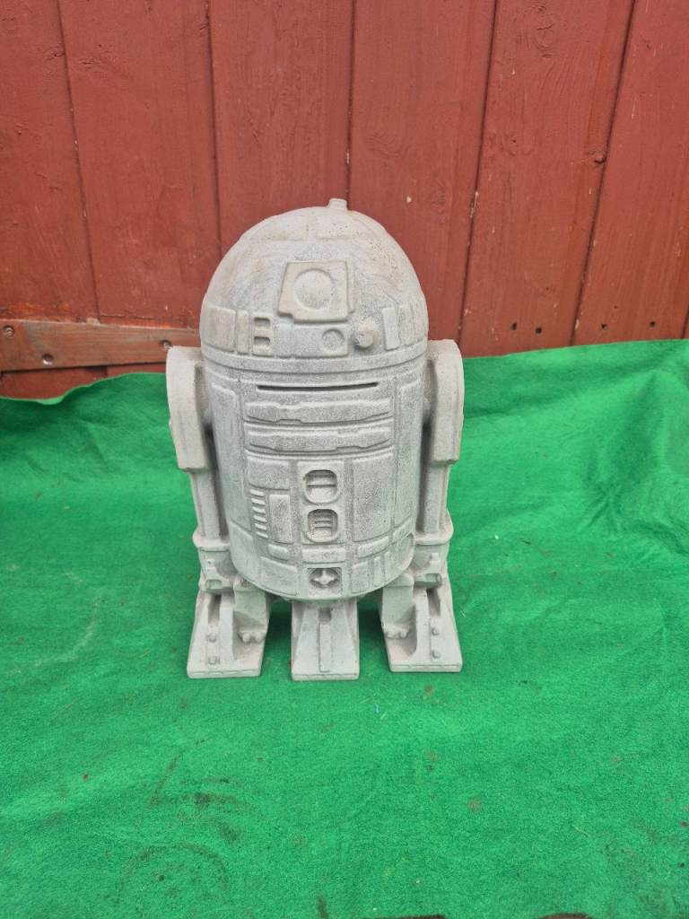 Garden Ornament- R2D2
