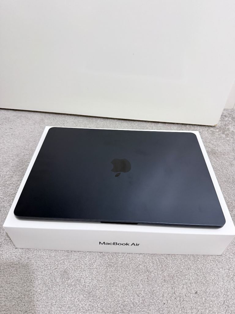 Brand new Apple MacBook Air 13.6inch 2022 256gb