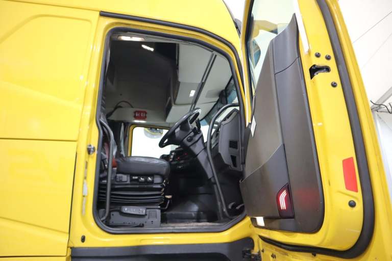 2019 (69 PLATE) Volvo FH460 6x2 Euro 6 Tractor Units