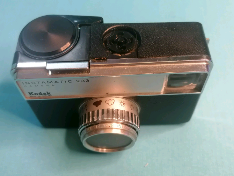 4,5inch Kodak Instamatic 233 126 cartridge viewfinder film camera. 