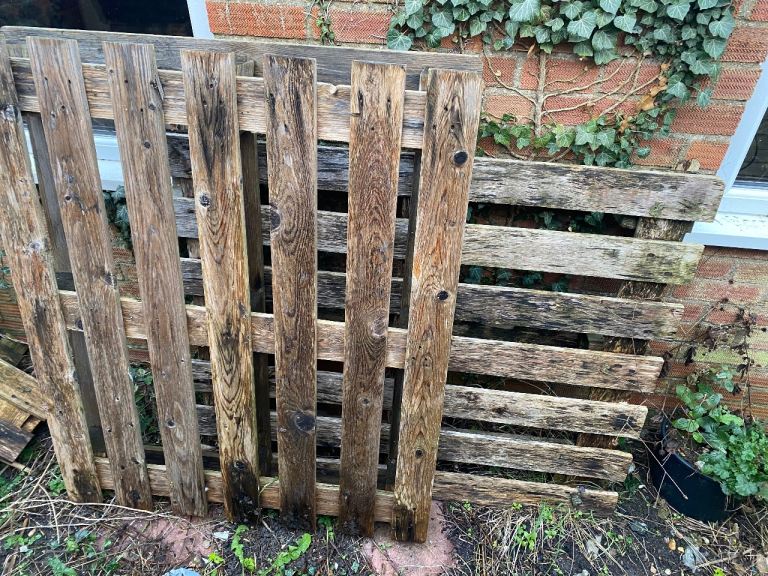 Free wooden pallets