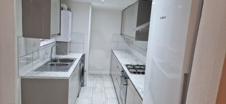 Three bed house for rent in Luton Town